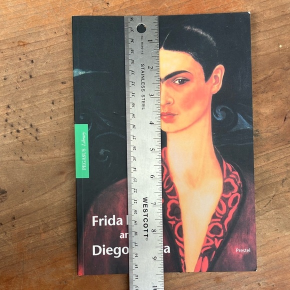 Frida Kahlo and Diego Rivera art and bio book - Picture 15 of 16